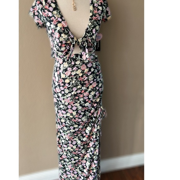 🆕Black floral print crop top and skirt set - Picture 3 of 6